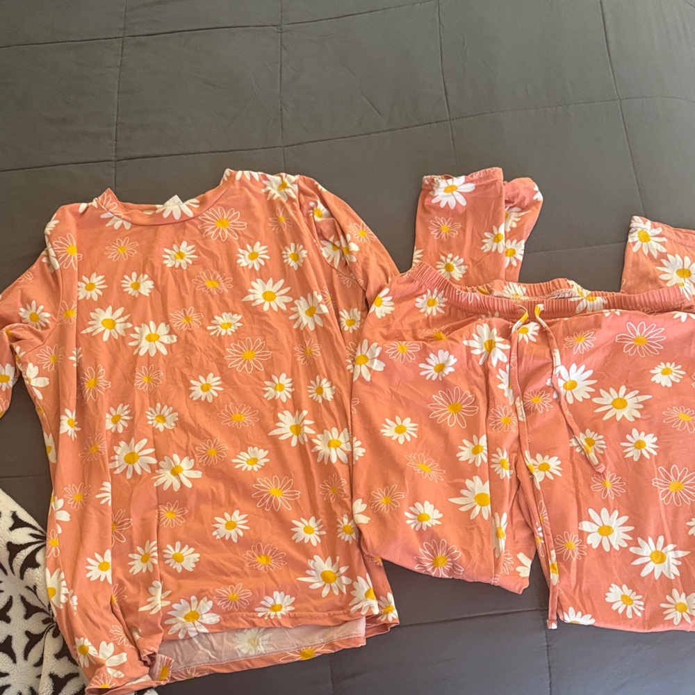 Floral women’s Pajamas Set - Pink and White